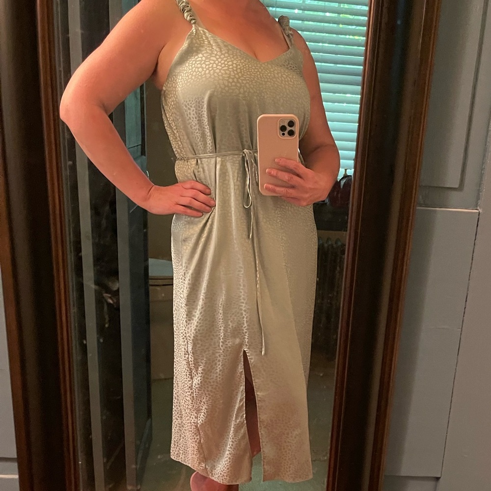 Boutique New w Tags Women’s Medium Slip Dress w thin belt